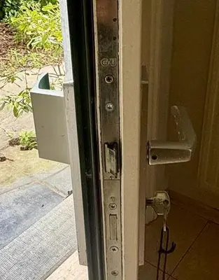 Locksmith Brussels Amapav-the opening of a security door- Review abdullah safadi